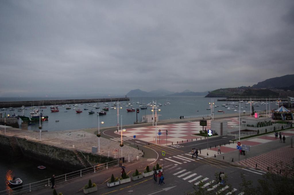Pensión La Marina Castro Urdiales Exterior foto